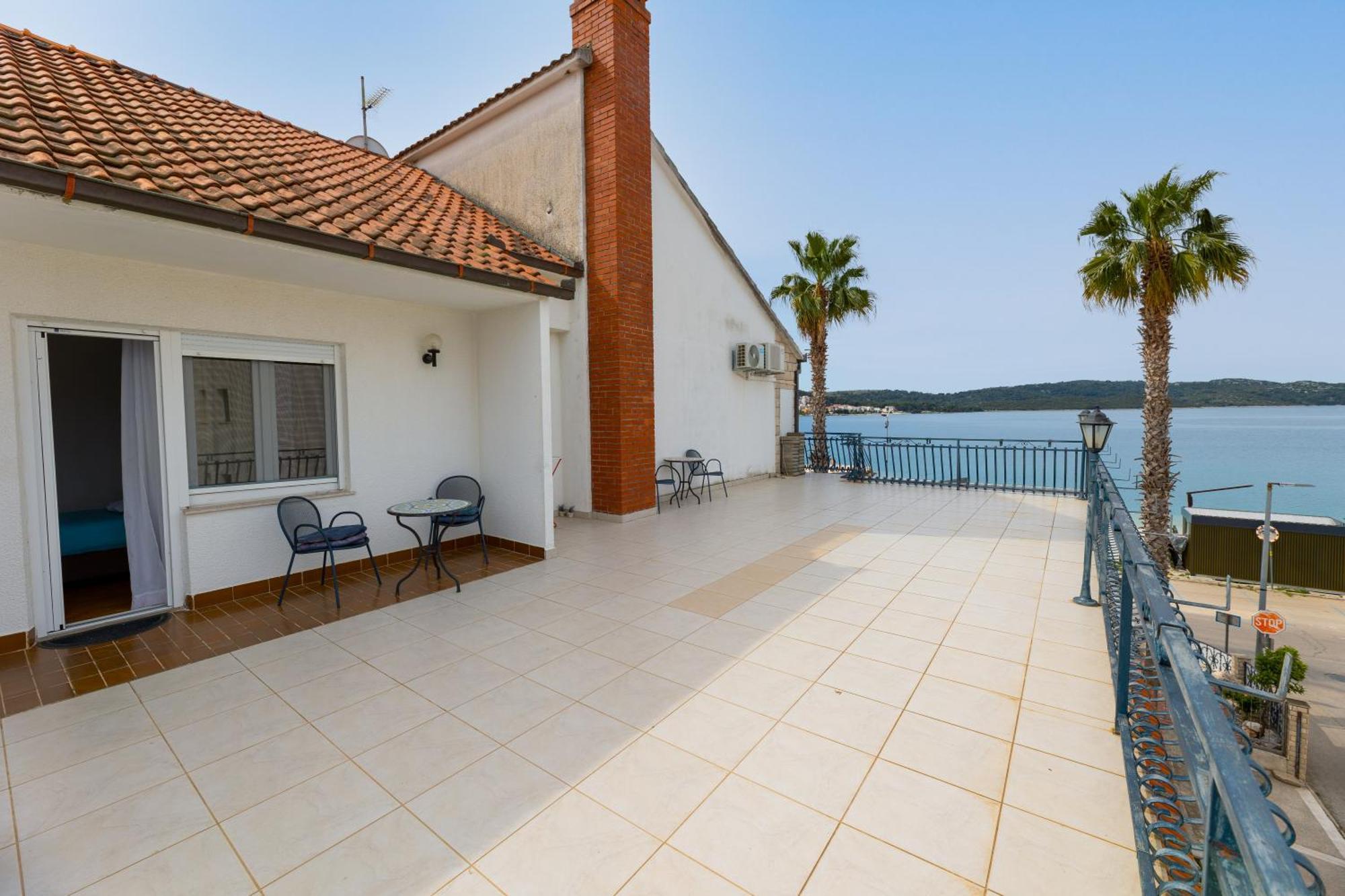 Villa Okruk-10 Meters Away From The Beach Okrug Gornji Zewnętrze zdjęcie